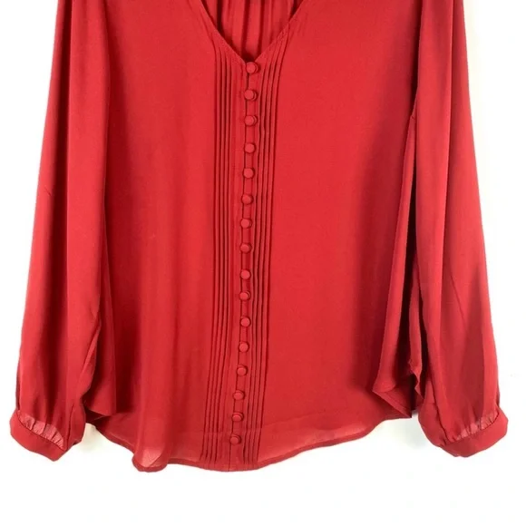 New Torrid 1X Plus Georgette Red Pintuck Button Front Blouse 18305011 - Picture 6 of 9